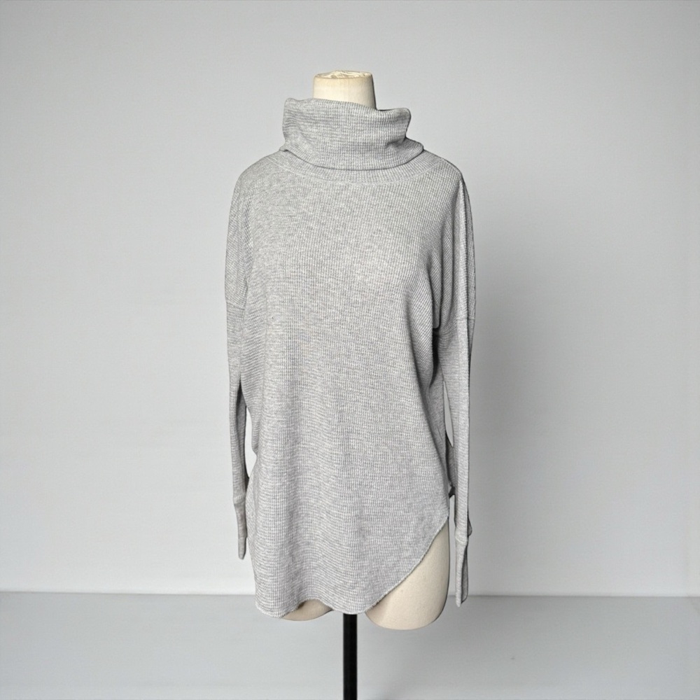 Aritzia The Group Babaton Gray Thermal Shirt Women’s XS Cowl Neck Long Sleeve
